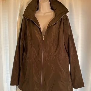 Sebby XL really nice New jacket with a zip away hood , pockets, and lined sleek